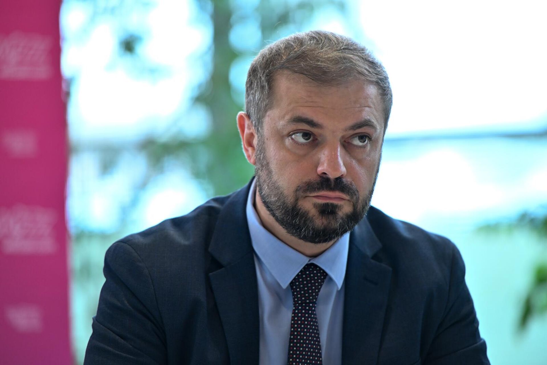 Министр экономики Геворг Папоян на пресс-конференции, посвященной официальному открытию базы Wizz Air (1 октября 2025). Еревaн - Sputnik Армения, 1920, 01.10.2025