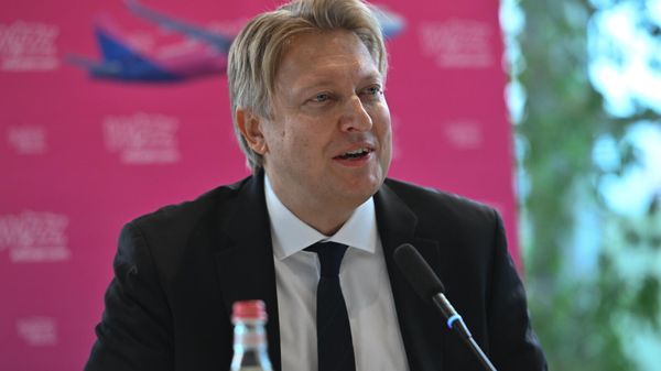 Управляющий директор Wizz Air Роланд Тишнер на пресс-конференции, посвященной официальному открытию базы Wizz Air (1 октября 2025). Еревaн - Sputnik Армения