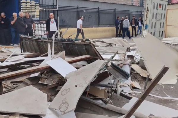Мэрия Еревана демонтирует торговые палатки на рынке Гнуни (1 октября 2025). Еревaн - Sputnik Армения