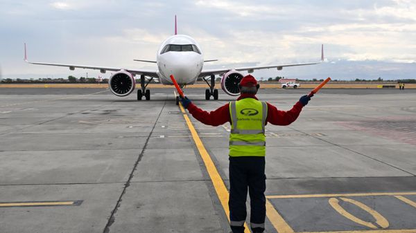 Самолет первого рейса Неаполь-Ереван авиакомпании Wizz Air (1 октября 2025). Еревaн - Sputnik Армения
