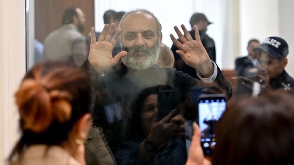 Բագրատ սրբազանը դատարանի դահլիճում - Sputnik Արմենիա
