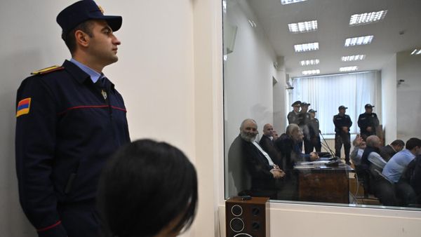 Архиепископ Баграт Галстанян во время судебного заседания (2 октября 2025). Еревaн - Sputnik Армения