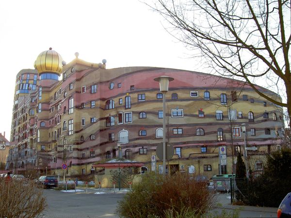 "Лесная спираль" в Дармштадте, Германия Жилой комплекс на 105 квартир архитектора Фриденсрайха Хундертвассера. Знаменитый зодчий считал, что человек должен жить в гармонии с природой даже в мегаполисе - Sputnik Армения