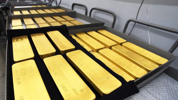 Готовые маркированные слитки золота высшей пробы 99,99 - Sputnik Армения