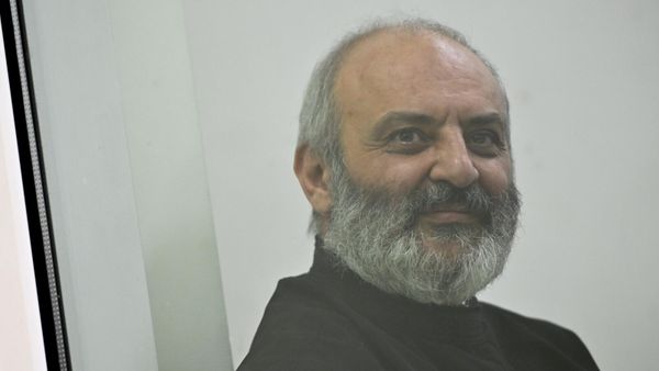 Архиепископ Баграт Галстанян во время судебного заседания (9 октября 2025). Еревaн - Sputnik Армения