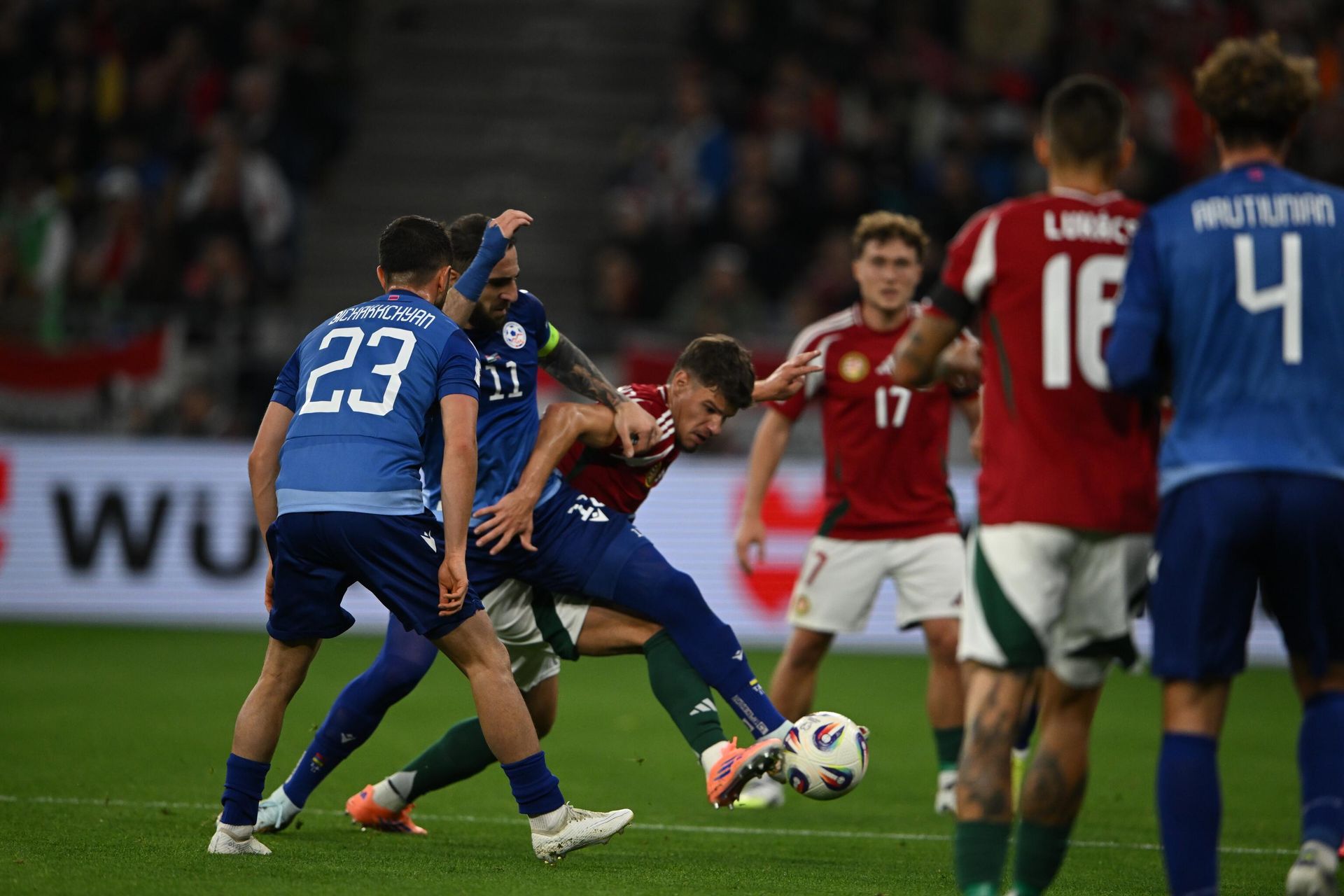 Тигран Барсегян во время отборочного матча чемпионата мира по футболу 2026 года между Венгрией и Арменией на арене Пушкаш (11 октября 2025). Будапешт - Sputnik Արմենիա, 1920, 11.10.2025