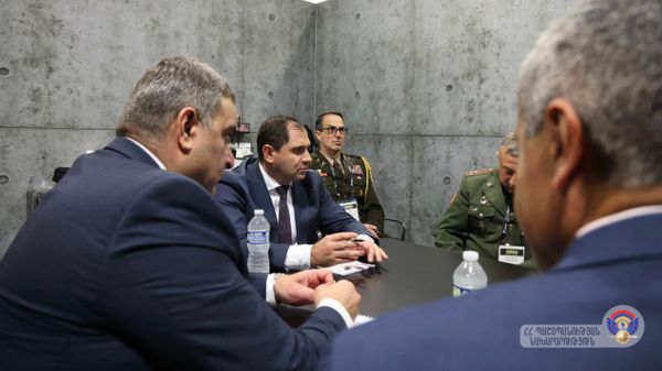 Министр обороны Сурен Папикян встретился с руководством американской компании Милликен, специализирующейся на разработке и производстве военной формы (14 октября 2025). Вашингтон - Sputnik Армения
