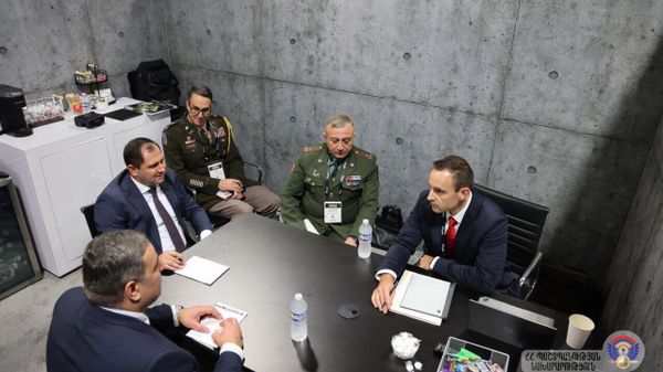 Министр обороны Сурен Папикян встретился с руководством американской компании Милликен, специализирующейся на разработке и производстве военной формы (14 октября 2025). Вашингтон - Sputnik Արմենիա