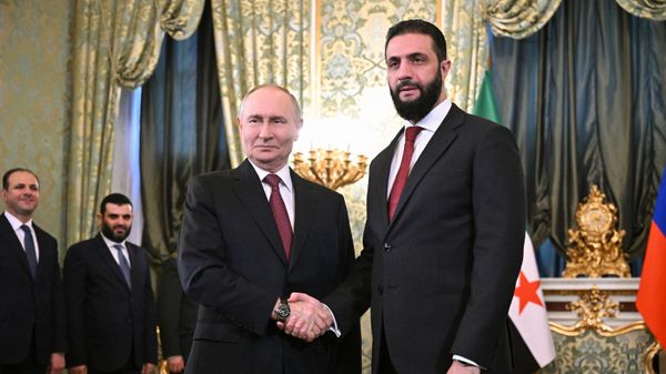 Президент РФ Владимир Путин и президент Сирии Ахмед аш-Шараа во время встречи (15 октября 2025). Москвa - Sputnik Армения