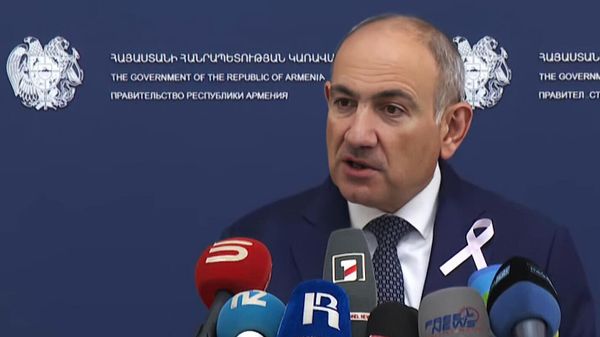 Премьер-министр Никол Пашинян проводит брифинг для журналистов (16 октября 2025). Еревaн - Sputnik Армения
