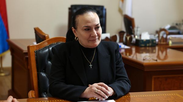 Ректор АПГУ Србуи Геворкян на встрече с главой Социальной комиссии ФИДЕ (15 октября 2025). Еревaн - Sputnik Армения