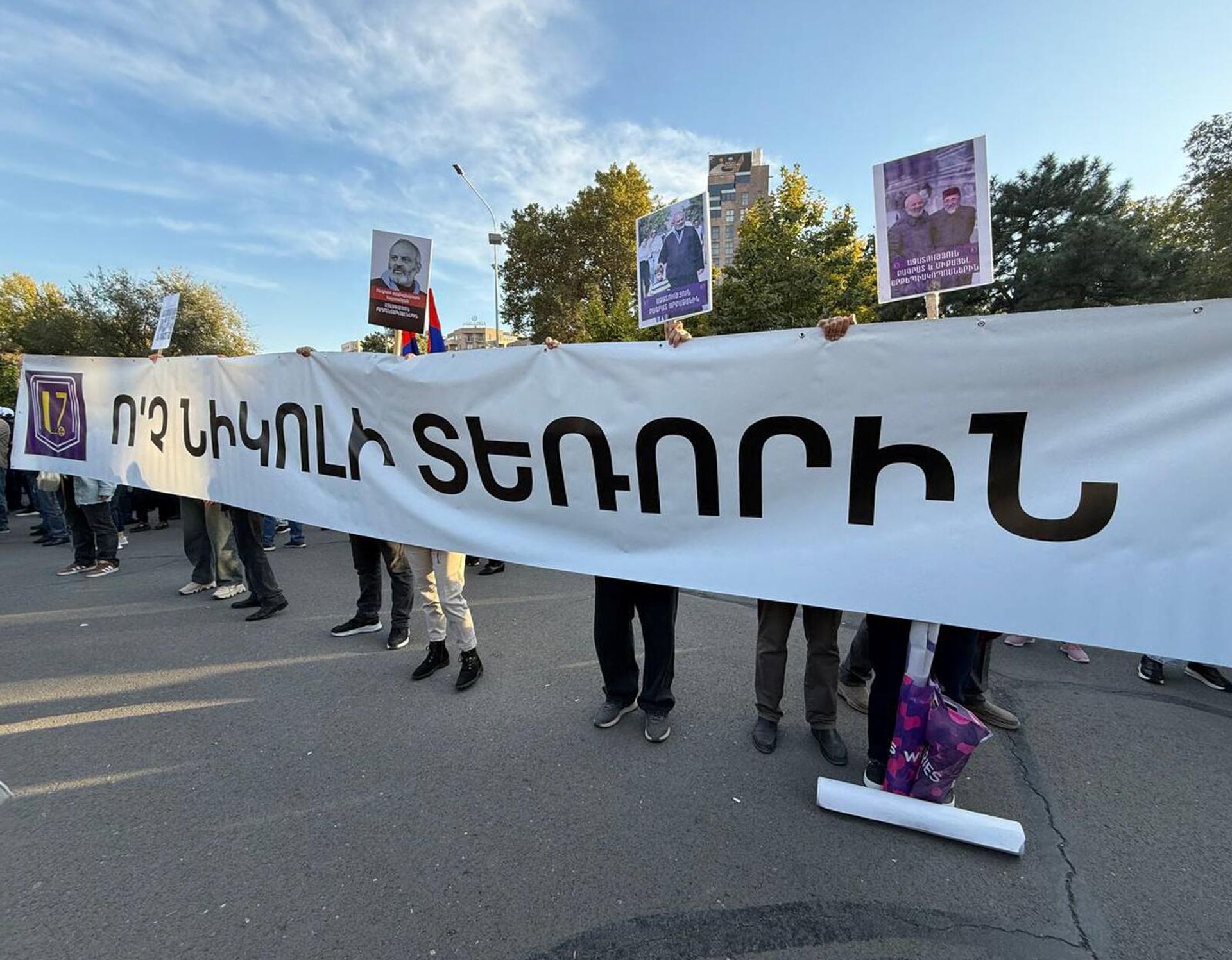Акция в поддержку Самвела Карапетяна и других заключенных на площади Свободы (18 октября 2025). Еревaн Акция в поддержку Самвела Карапетяна и других заключенных на площади Свободы (18 октября 2025). Еревaн - Sputnik Армения, 1920, 18.10.2025