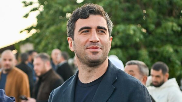 Саркис Карапетян перед началом акции Мер дзевов (19 октября 2025). Эчмиадзин - Sputnik Армения