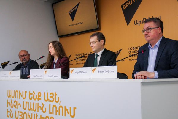 Пресс-конференция о новом проекте развития мастерства для учителей русского языка и литературы в Армении (20 октября 2025). Еревaн - Sputnik Армения