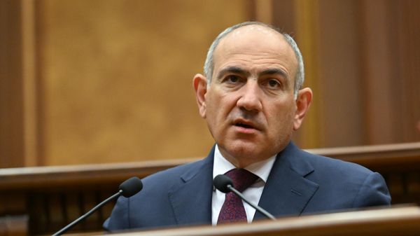 Премьер-министр Никол Пашинян во время правительственного часа в парламенте (22 октября 2025). Еревaн - Sputnik Армения