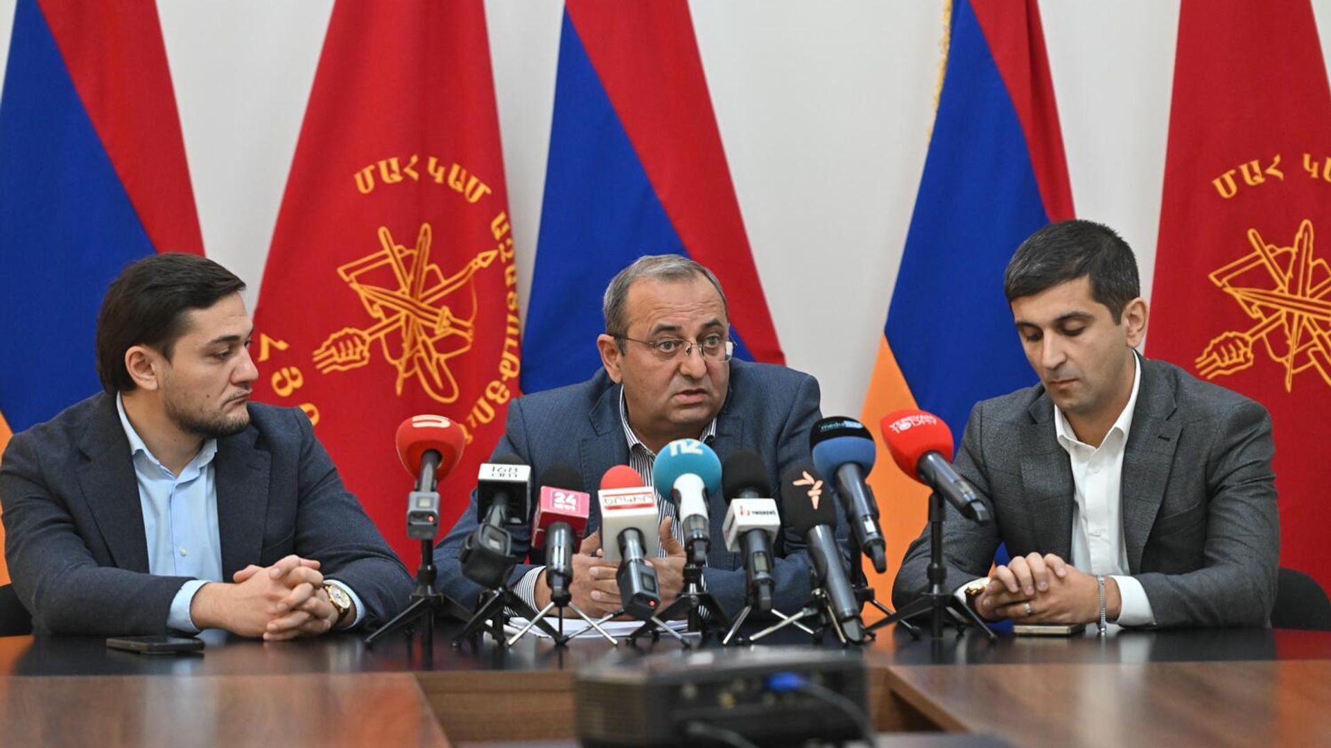 Վարազդատ Հարությունյանը, Արծվիկ Մինասյանը, Վահե Գրիգորյանը Վարազդատ Հարությունյանը, Արծվիկ Մինասյանը, Վահե Գրիգորյանը - Sputnik Արմենիա, 1920, 24.10.2025