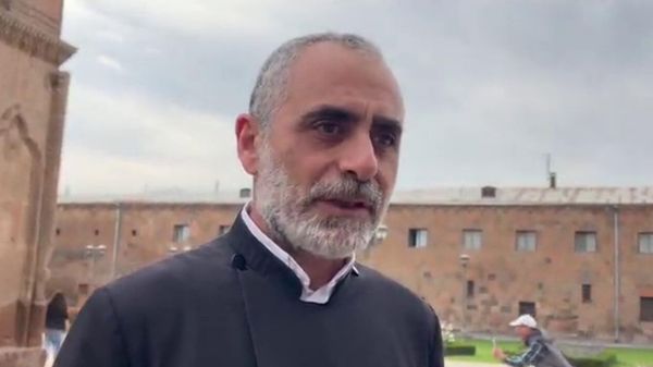 Խաչի տոնը կոչ է՝ նորովի գտնելու մեր անձնական խաչը, չտրվելու չարին. տեր Եսայի - Sputnik Արմենիա