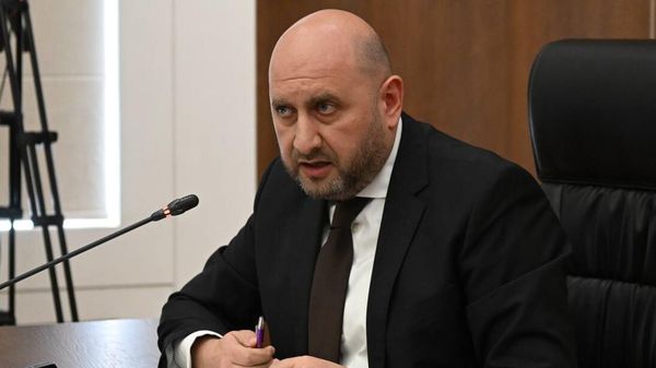 Председатель Центрального Банка Мартин Галстян во время заседания постоянных комиссий НС по обсуждению госбюджета 2026 (27 октября 2025). Еревaн - Sputnik Армения