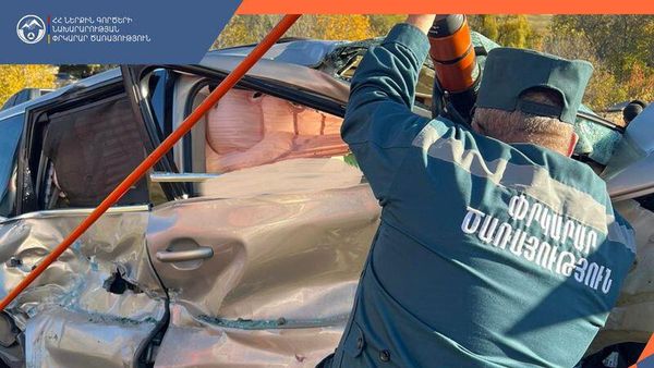 Спасатели на месте ДТП поезда с автомобилем (30 октября 2025). Лори - Sputnik Армения