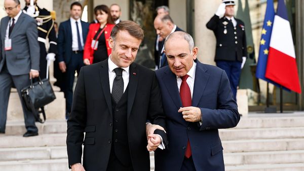Встреча премьер-министра Никола Пашиняна с президентом Франции Эммануэлем Макроном (30 октября 2025). Париж - Sputnik Армения