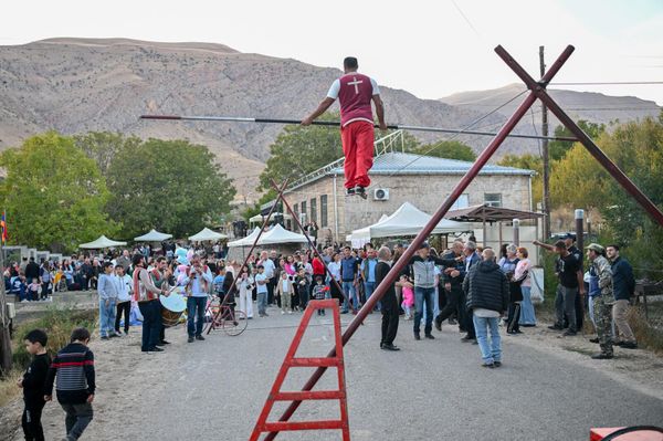 Լարախաղաց Մամիկոն Պապիկյանը Լարախաղաց Մամիկոն Պապիկյանը - Sputnik Արմենիա