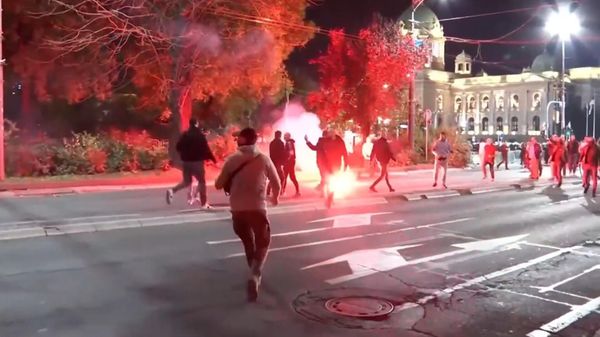 В Сербии снова вспыхнули протесты — Вучич обвинил протестующих в связях с американцами  - Sputnik Армения