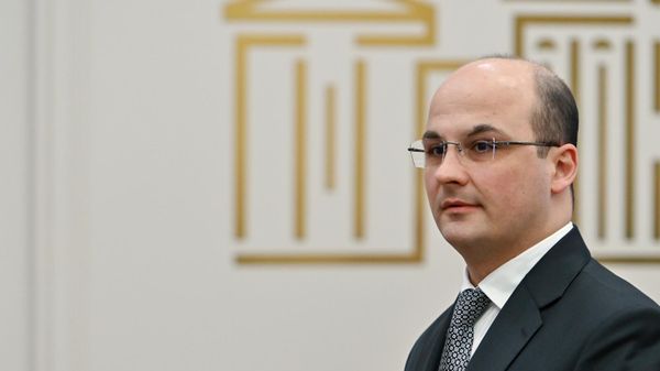 Директор СНБ Андраник Симонян перед началом заседания постоянных комиссий НС по обсуждению госбюджета 2026 (3 ноября 2025). Еревaн - Sputnik Армения