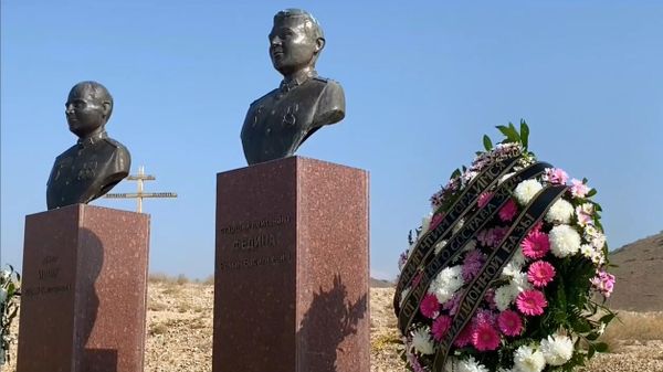 Память погибших у Ерасха в 2020 г российских летчиков почтили в Армении - Sputnik Армения