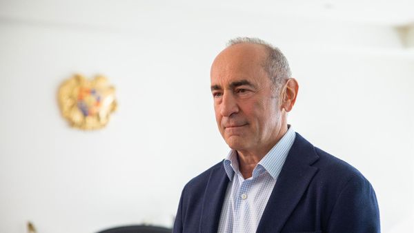 Роберт Кочарян дал интервью комментатору новостной программы Айлур 5-ого канала Ларе Аракелян (9 ноября 2025). Еревaн - Sputnik Армения
