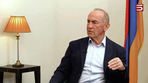Армения сделала все, чтобы российские миротворцы вышли из Арцаха, сказал второй президент Армении Роберт Кочарян - Sputnik Армения