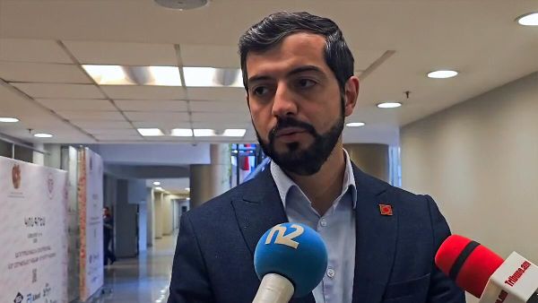 Исполнительный директор Фонда исследований цивилизации Арар Армен Хачикян отвечает на вопросы журналистов (11 ноября 2025). Еревaн - Sputnik Армения