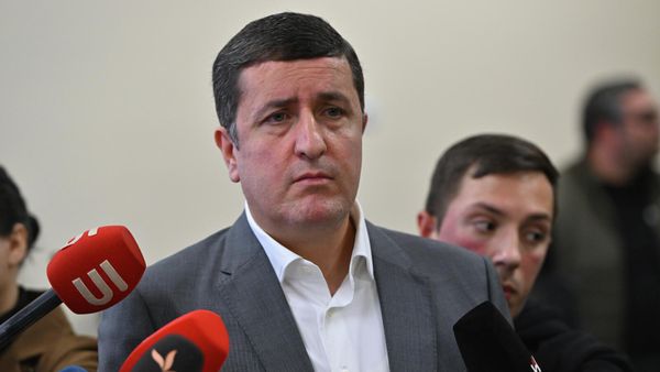 Давид Казинян на заседании КРОУ Армении по вопросу лишения ЭСА лицензии №0092 (13 ноября 2025). Еревaн - Sputnik Армения