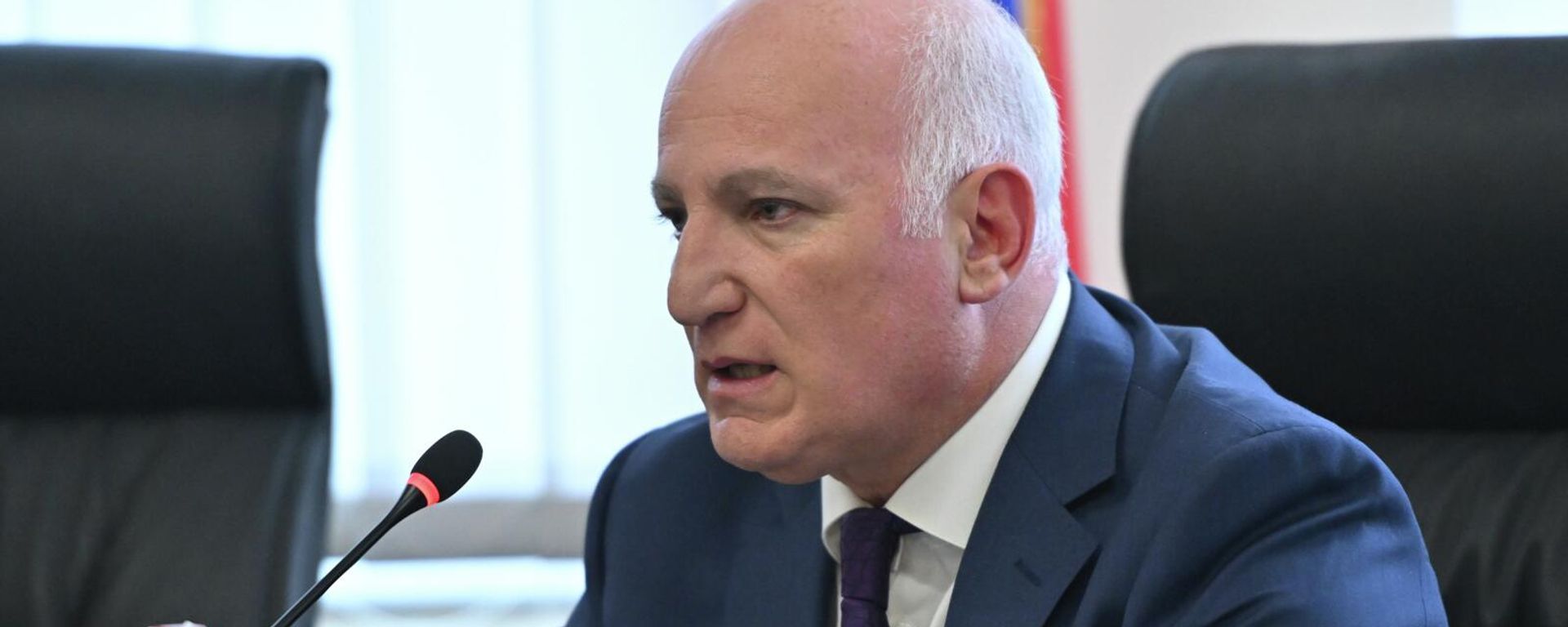 Месроп Месропян на заседании КРОУ Армении по вопросу лишения ЭСА лицензии №0092 (13 ноября 2025). Еревaн - Sputnik Армения, 1920, 17.11.2025