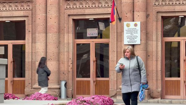 В Вагаршапате стартовали выборы в Совет старейшин - Sputnik Армения