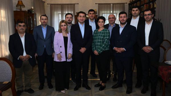 Հայ քաղհասարակության անդամների հանդիպումը Հիքմեթ Հաջիևի հետ - Sputnik Արմենիա