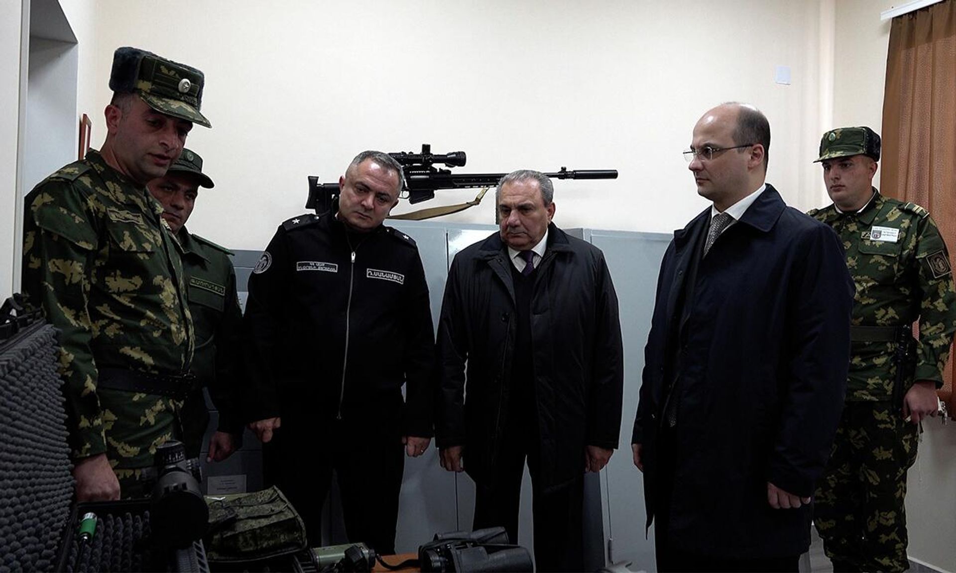 Директор Службы национальной безопасности Андраник Симонян, заместители директора Арам Акопян, командующий Пограничными войсками Давид Санамян и полковник Гарик Мурадян приняли участие в церемонии открытия пограничных застав Корнидзор, Хндзореск и Арташен (23 ноября 2025) - Sputnik Армения, 1920, 23.11.2025