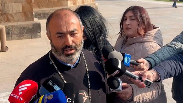 Ինչ–որ առումով վարչապետը մաքրեց եկեղեցին. տեր Վրթանեսը` հոգևորականների հետ հանդիպման մասին - Sputnik Արմենիա