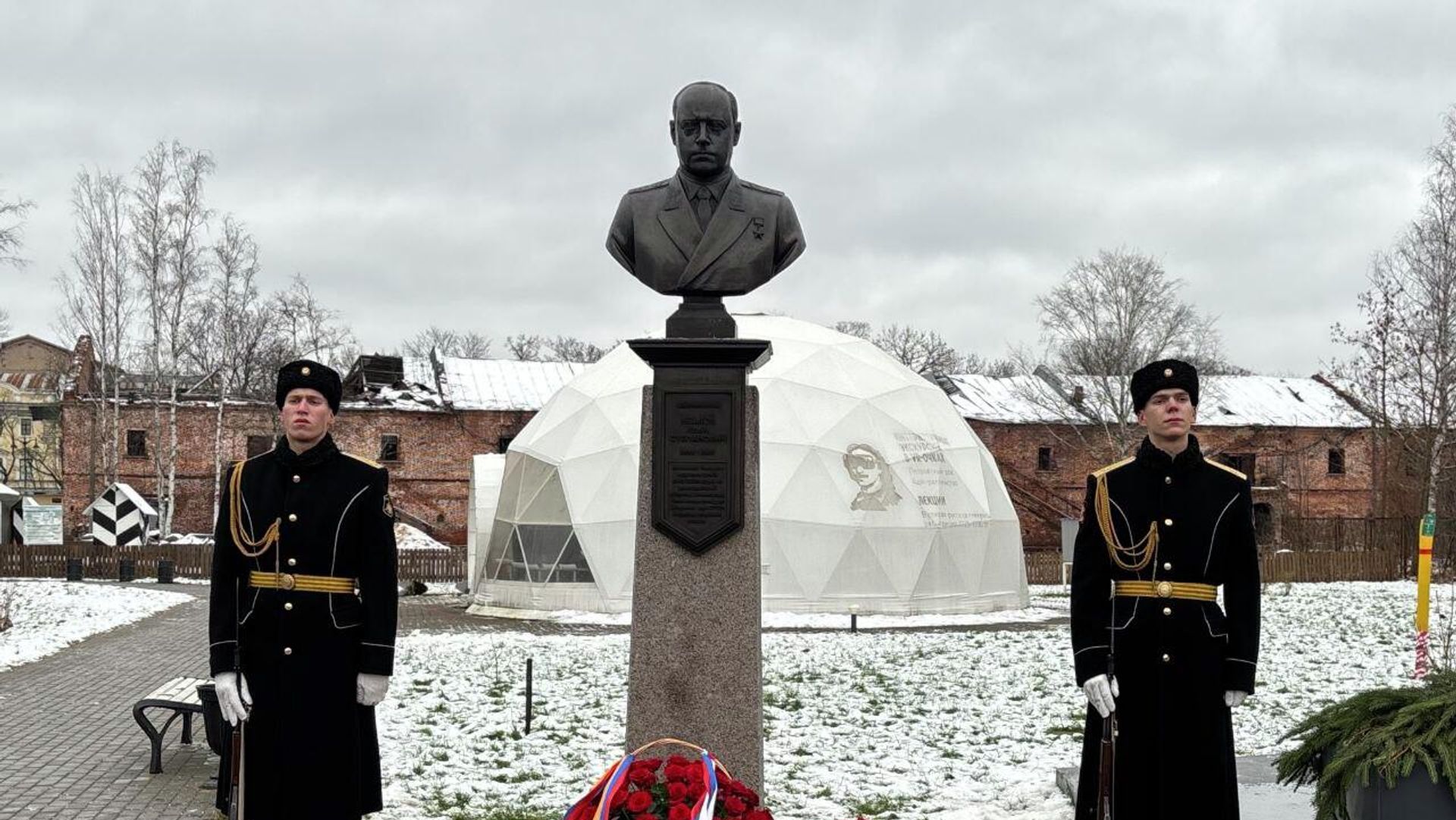 Церемония открытия бюста великого полководца, адмирала Исакова в аллее адмиралов в крепости Кронштадт (28 ноября 2025). Санкт-Петербург Церемония открытия бюста великого полководца, адмирала Исакова в аллее адмиралов в крепости Кронштадт (28 ноября 2025). Санкт-Петербург - Sputnik Армения, 1920, 28.11.2025