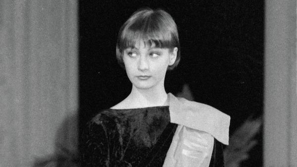 Актриса Ксения Качалина получает главный приз фестиваля Кинотавр-92 за роль в фильме Нелюбовь (30 июня 1992). Сочи - Sputnik Армения