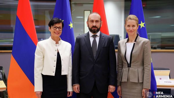 Մարթա Կոսը, Արարատ Միրզոյանն ու Կայա Կալասը - Sputnik Արմենիա