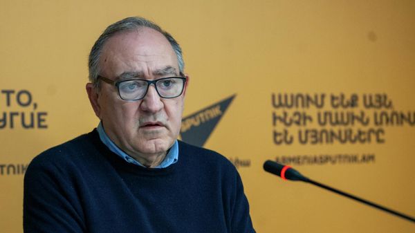 Доктор исторических наук, теолог Степан Степанянц на пресс-конференции Как разрешаются конфликты между властью и Церковью (5 декабря 2025). Еревaн - Sputnik Армения