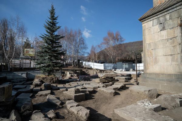 Раскопки церкви, обнаруженной на территории монастырского комплекса Кечарис Раскопки церкви, обнаруженной на территории монастырского комплекса Кечарис - Sputnik Армения