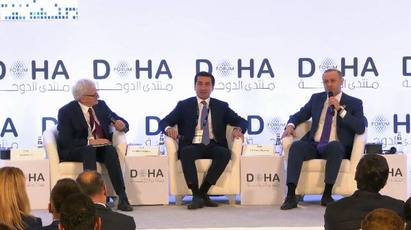 Секретарь Совбезa Армен Григорян и помощник президента Азербайджанa Хикмет Гаджиев во время панельной дискуссии Долгосрочный мир между Арменией и Азербайджаном: Вашингтонское соглашение и общее будущее в рамках Doha Forum 25 (6 декабря 2025). Доха - Sputnik Армения