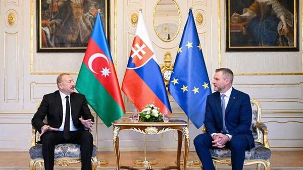 Встреча президента Азербайджанской Республики Ильхама Алиева с Президентом Словацкой Республики Петером Пеллегрини (8 декабря 2025). Братислава - Sputnik Армения