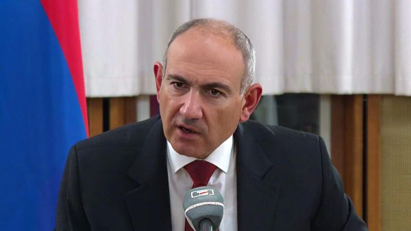 Премьер-министр Никол Пашинян отвечает на вопросы журналистов после завершения официального визита в Германию (10 декабря 2025). Гамбург - Sputnik Армения