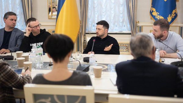 Президент Украины Владимир Зеленский во время брифинга с журналистами (11 декабря 2025). Киев - Sputnik Армения