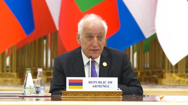 Правительство Армении нацелено на укрепление мира на Южном Кавказе – президент Хачатурян - Sputnik Армения