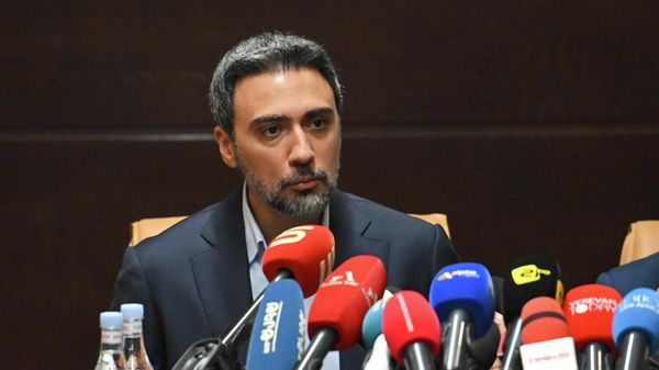 Адвокат Арам Вардеванян во время пресс-конференции (12 декабря 2025). Еревaн - Sputnik Армения