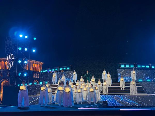 Գլխավոր տոնածառի լույսերի վառման արարողությունը Երևանում - Sputnik Արմենիա