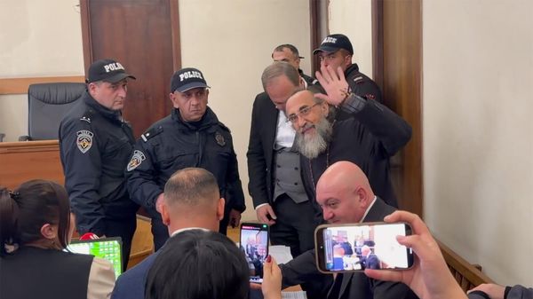 Միքայել սրբազանը դատական նիստին - Sputnik Արմենիա